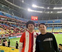 中超盛况再现，球迷热情高涨观赛狂欢