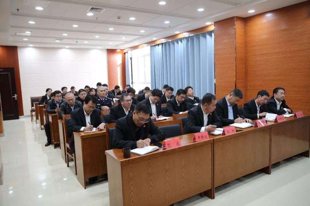 比赛中冷静果断的裁判调度让场面得以控制