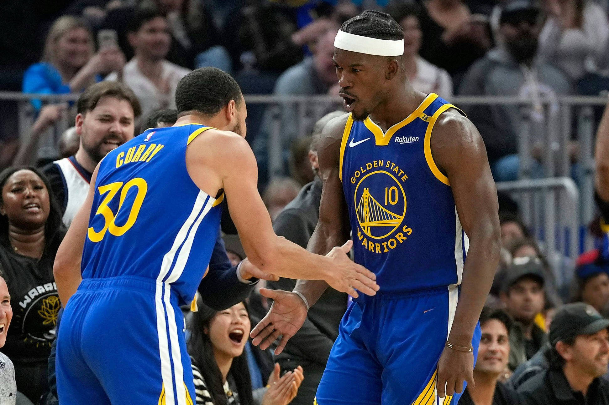 巴特勒巅峰对决,詹姆斯与60激战独行侠分钟,战术调整胜负难料! 巴特勒巅峰对决,詹姆斯与60激战独行侠分钟,战术调整胜负难料!